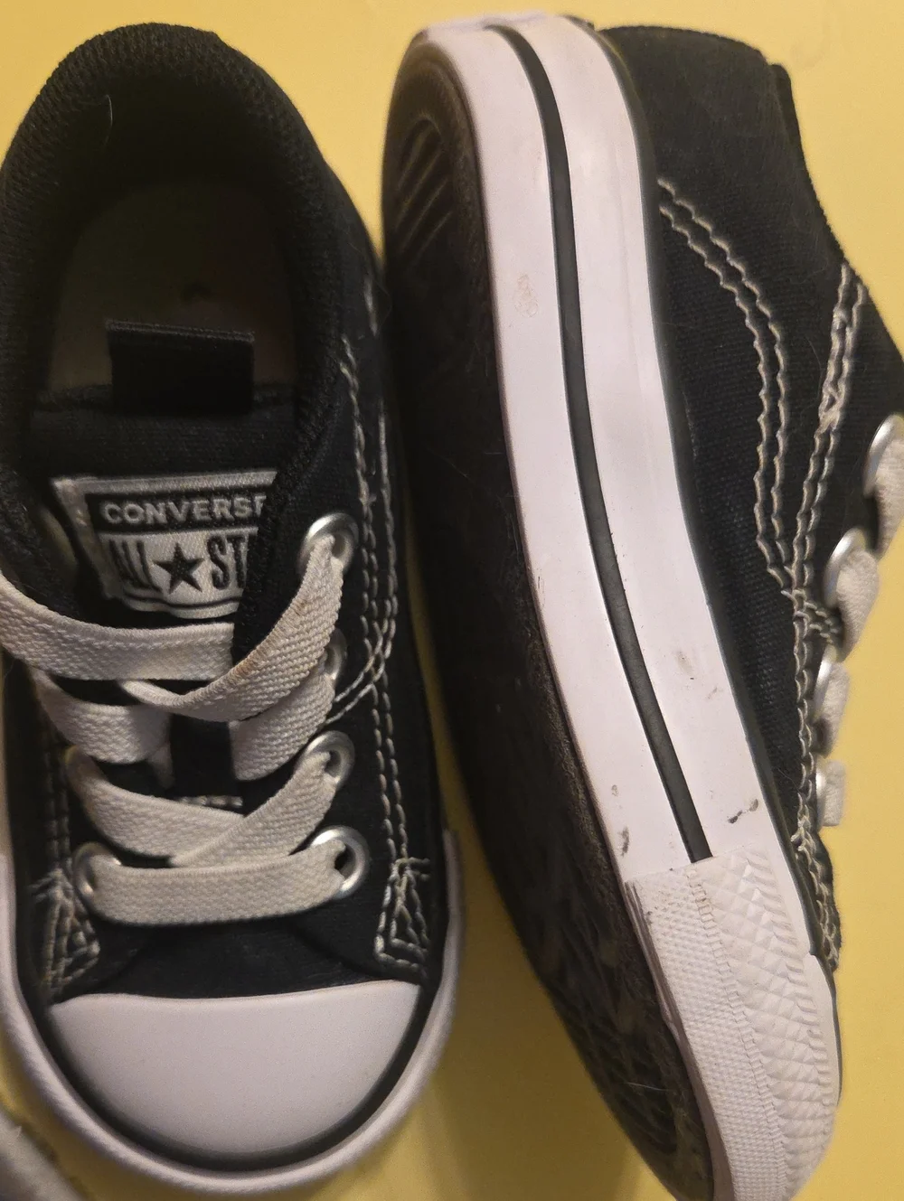 Converse Toddler Kids Sz 5 Black and White Low-Top Canvas Sneakers
